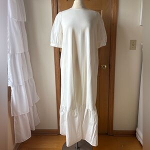 NWT🤍Marcella🤍Olivia Dress
European Ponte & Poplin Relaxed Midi Dress size L